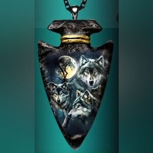 Wolves on an Arrowhead Style Pendent FREE Chain